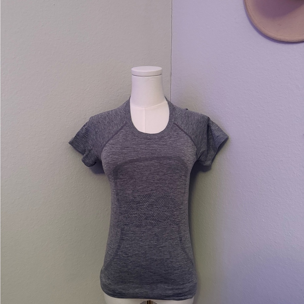 Swiftly Tech Short-Sleeve Shirt 2.0
Hip Length Size 6